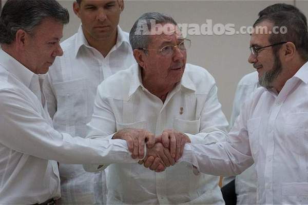 Imagen histórica del comienzo formal de las negociaciones de paz en La Habana. 