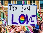 El colectivo LGBT celebra 25 años de conquistas legales